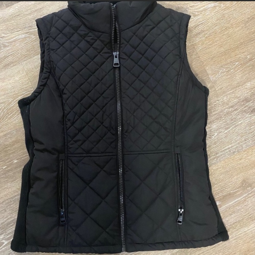 Andrew Marc Black Puffer Vest Size Medium Zipper Pockets Ribbed Sides